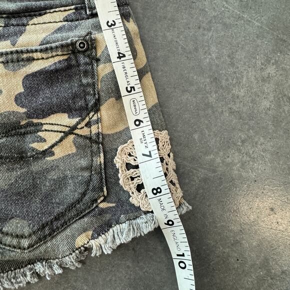 Vintage Y2K Army Mudd Camoflauge Floral Fringe Graphic Shorts Cropped 7 Lace 29 - Picture 5 of 5